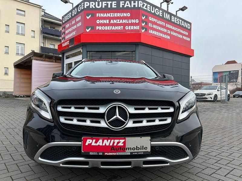 Gebraucht Mercedes GLA180 122 PS (89 kW) 2019 Kosmosschwarz SUV