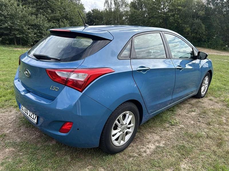 Gebraucht Hyundai i30 Style 135 PS (99 kW) 2012 Blau Kombi