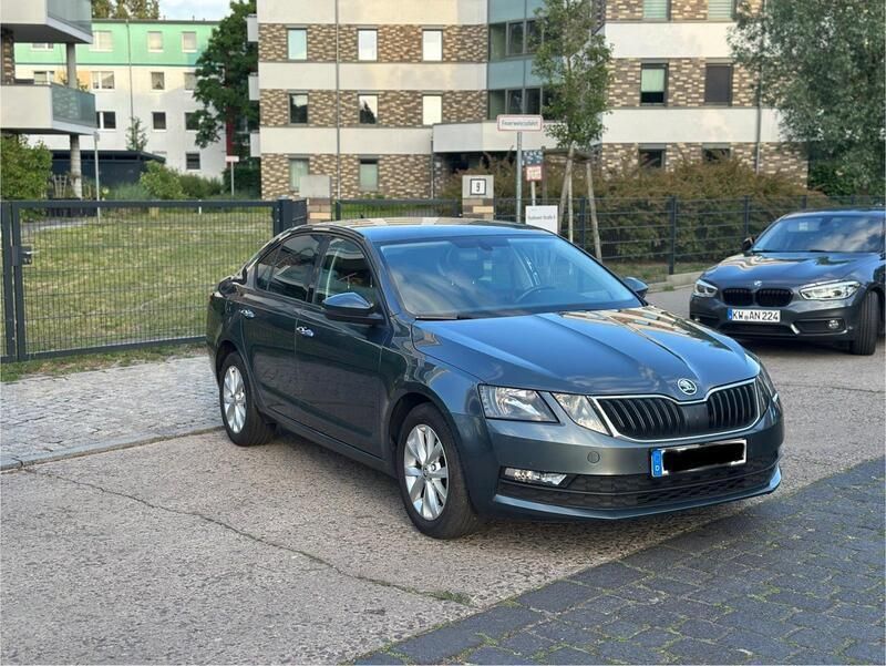 Grau Gebraucht 2018 Skoda Octavia Limousine | 7.999 € (Superpreis) - Bild 1/4