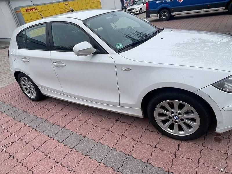 Usata BMW 118 143 CV (105 kW) 2009 Bianco Utilitaria