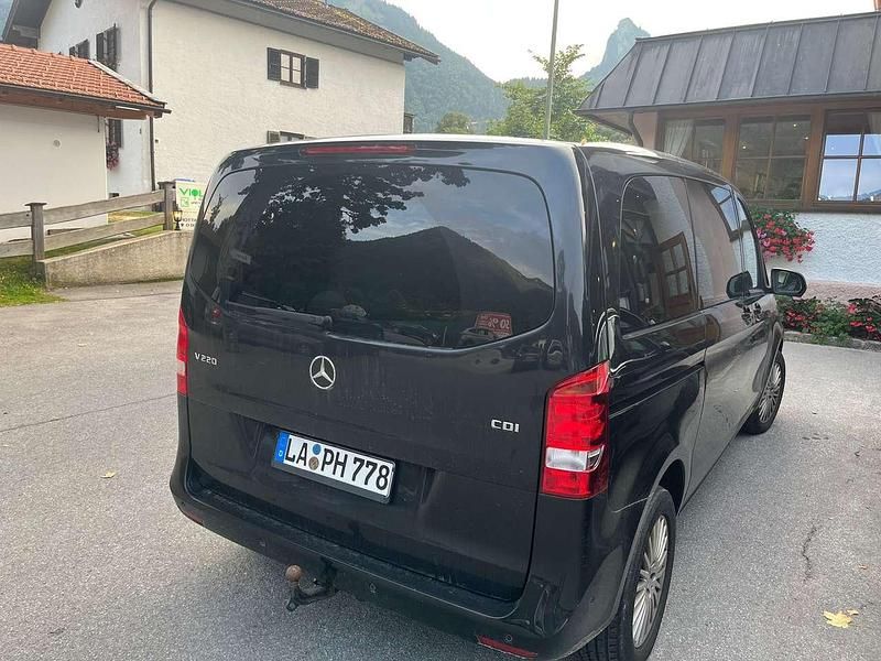 Schwarz Gebraucht 2015 Mercedes V220 Van / Kleinbus | 23.900 € (Guter Preis) - Bild 1/4