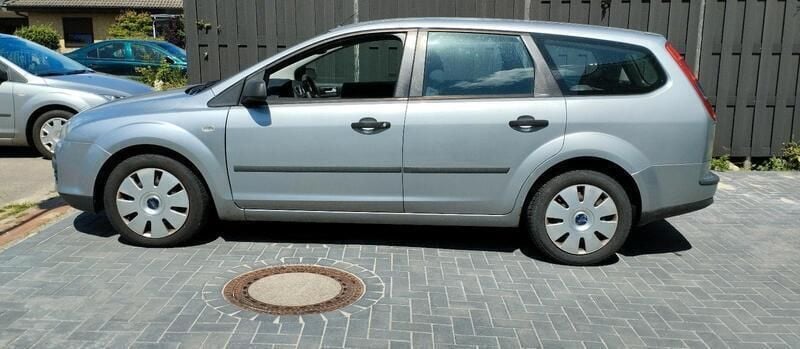 Silber Gebraucht 2005 Ford Focus Kombi | 700 € (Superpreis) - Bild 1/4