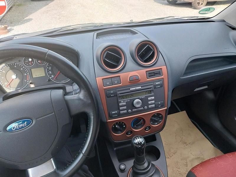 Gebraucht Ford Fiesta Style 69 PS (50 kW) 2008 Schwarz Kleinwagen