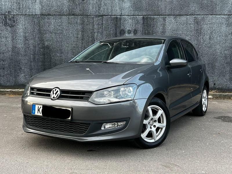 Grau Gebraucht 2011 VW Polo Limousine | 4.700 € (Fairer Preis) - Bild 1/4