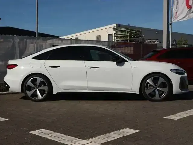 Gebraucht Audi A5 Edition .1 299 PS (219 kW) 2025 Gletscherweiß metallic Limousine