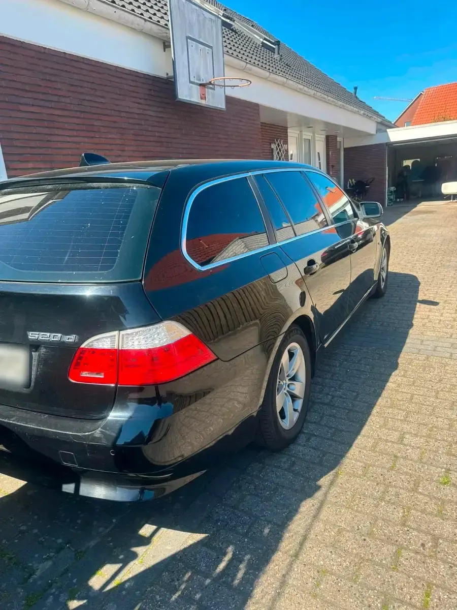 Gebraucht BMW 520 177 PS (130 kW) 2009 Schwarz Kombi