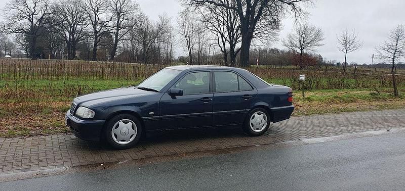 Blau Gebraucht 1999 Mercedes C180 Limousine | 5.000 € (Etwas zu teuer) - Bild 1/4