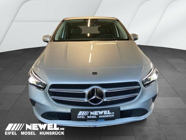 Gebraucht Mercedes B220 190 PS (139 kW) 2022 Iridiumsilber Kleinwagen