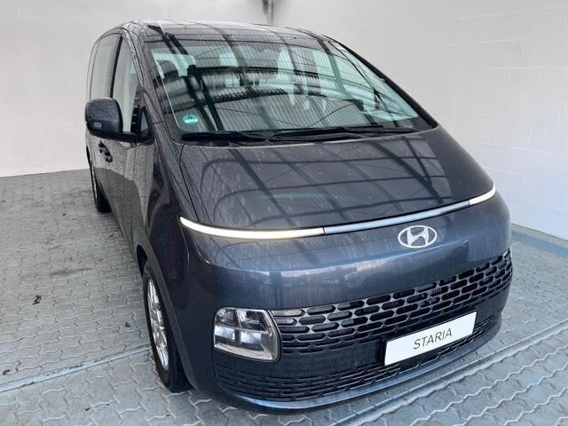 Grau Gebraucht 2024 Hyundai Staria Trend Van | 42.990 € (Guter Preis) - Bild 1/4