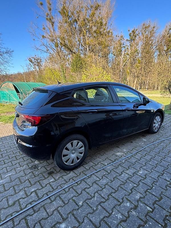 Gebraucht Opel Astra 110 PS (80 kW) 2020 Schwarz Kleinwagen