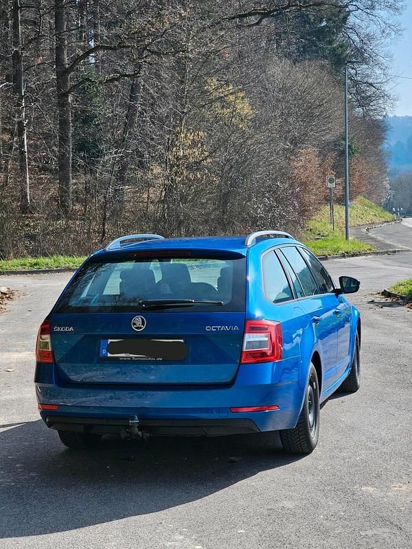 Gebraucht Skoda Octavia 115 PS (84 kW) 2017 Blau Kombi