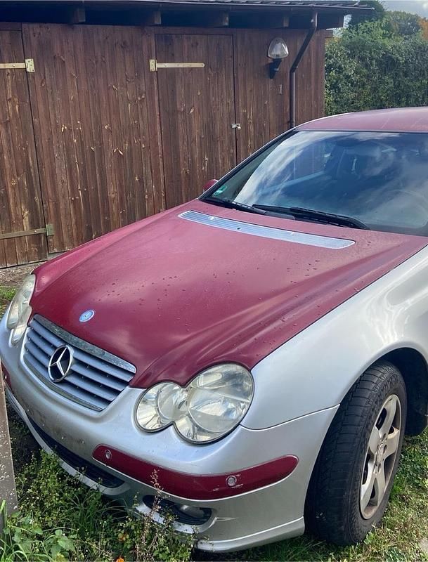 Andere farben Gebraucht 2005 Mercedes C180 Coupé | 900 € (Guter Preis) - Bild 1/4