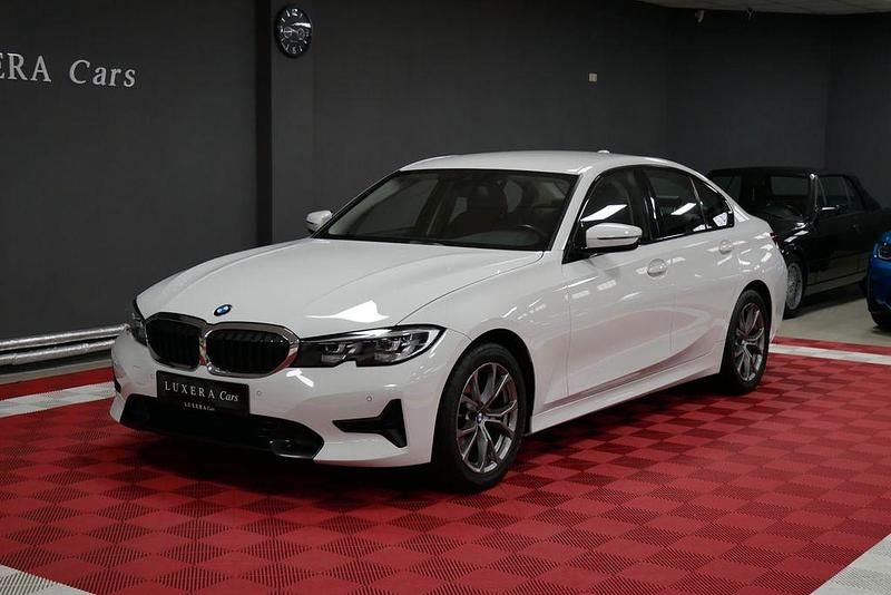 Weiß Gebraucht 2022 BMW 320 Sport Line Limousine | 22.990 € (Guter Preis) - Bild 1/4