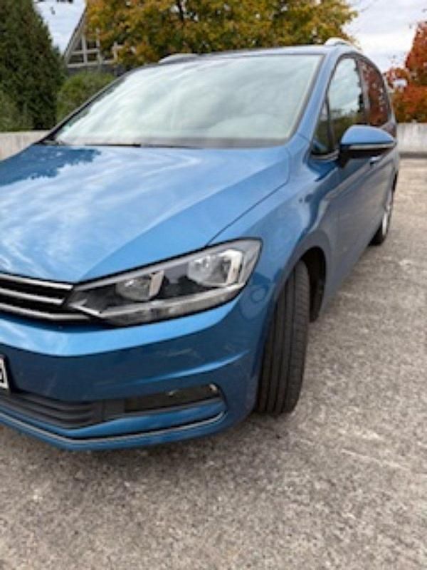 Blau Gebraucht 2018 VW Touran Van / Kleinbus | 21.000 € (Etwas zu teuer) - Bild 1/4