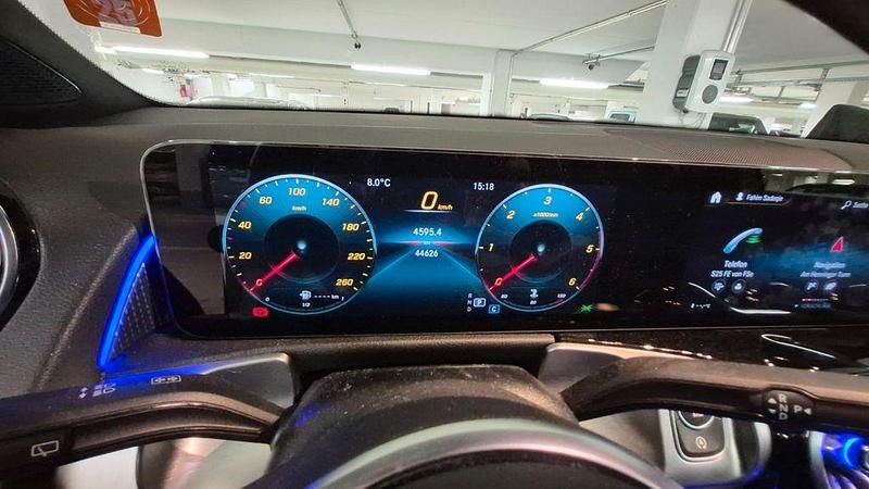 Gebraucht Mercedes GLB200 Business 150 PS (110 kW) 2022 Weiß SUV