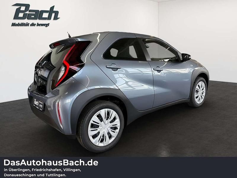 Gebraucht Toyota Aygo X Play 72 PS (52 kW) 2025 Celeste grey SUV