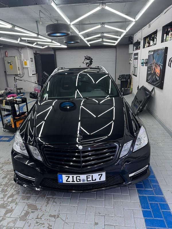 Gebraucht Mercedes E220 AMG line 170 PS (125 kW) 2012 Schwarz Limousine