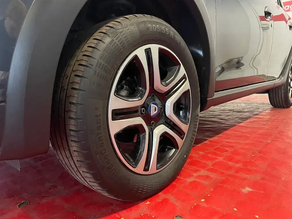 Gebraucht Dacia Sandero Celebration 90 PS (66 kW) 2020 Grau "comete" SUV