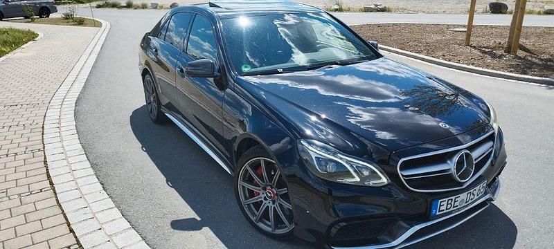 Schwarz Gebraucht 2014 Mercedes E63 AMG AMG Limousine | 32.900 € (Fairer Preis) - Bild 1/4