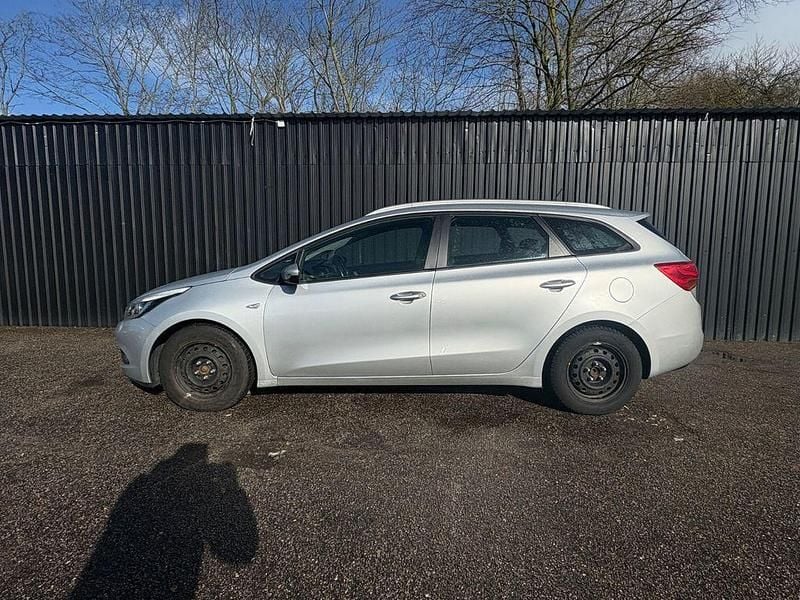 Gebraucht Kia Ceed 90 PS (66 kW) 2014 Silber Kleinwagen