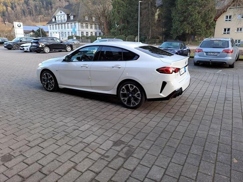 Gebraucht BMW 220 Performance 156 PS (114 kW) 2025 Weiß Coupé