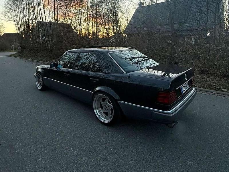 Gebraucht Mercedes E230 136 PS (100 kW) 1992 Grau Limousine