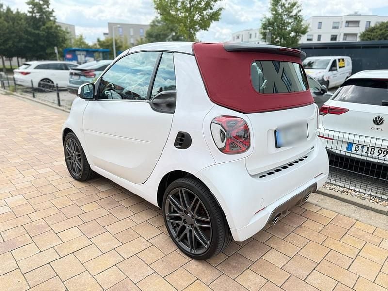 Weiß Gebraucht 2017 Smart ForTwo Cabrio Brabus Cabrio | 19.990 € (Fairer Preis) - Bild 1/4