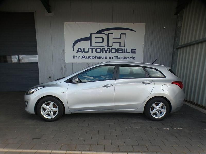 Silber Gebraucht 2016 Hyundai i30 Kombi | 7.890 € (Etwas zu teuer) - Bild 1/4