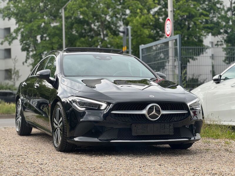 Schwarz Gebraucht 2021 Mercedes CLA200 AMG Limousine | 25.900 € (Fairer Preis) - Bild 1/4