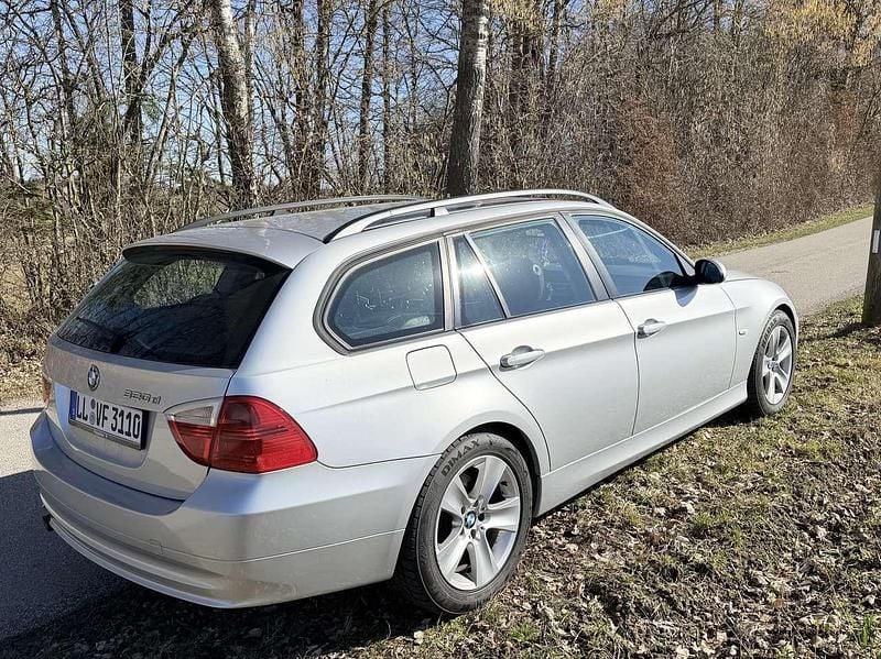 Gebraucht BMW 320 163 PS (119 kW) 2005 Grau Kombi