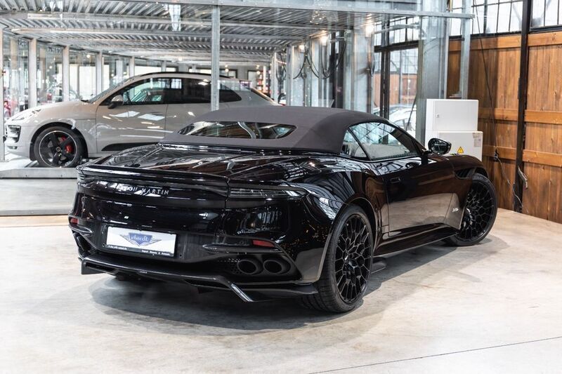 Gebraucht Aston Martin DBS 770 PS (566 kW) 2024 Onyx black (signature paint) Cabrio