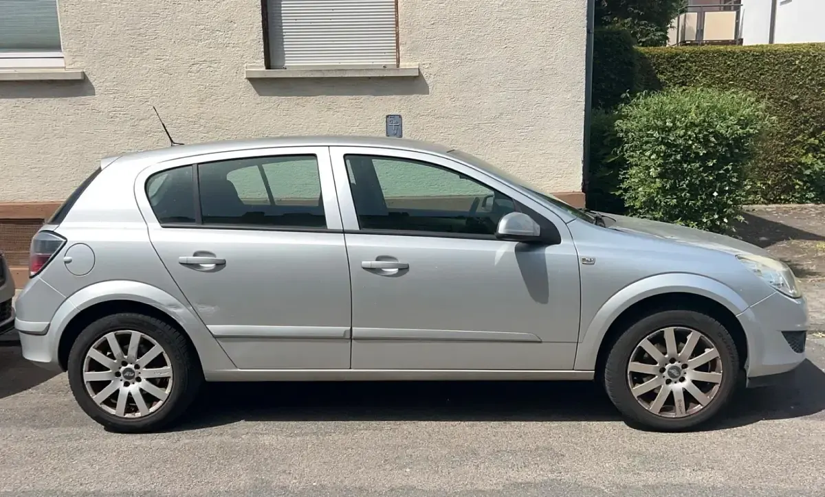 Gebraucht Opel Astra 116 PS (85 kW) 2007 Grau Limousine