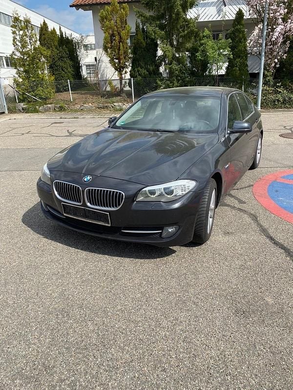 Second-hand BMW 520 184 CP (135 kW) 2013 Negru Berlinǎ