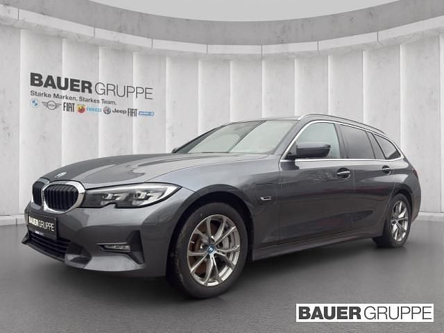 Gebraucht BMW 330e Sport Line 252 PS (185 kW) 2022 Grau Kombi
