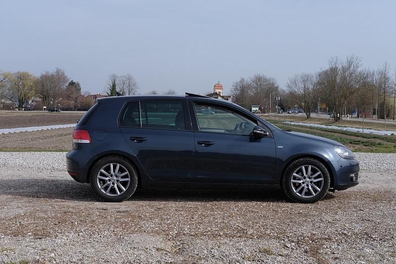 Gebraucht VW Golf VI 122 PS (89 kW) 2012 Blau Kleinwagen
