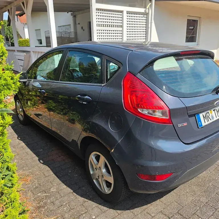 Gebraucht Ford Fiesta 69 PS (50 kW) 2011 Grau Limousine