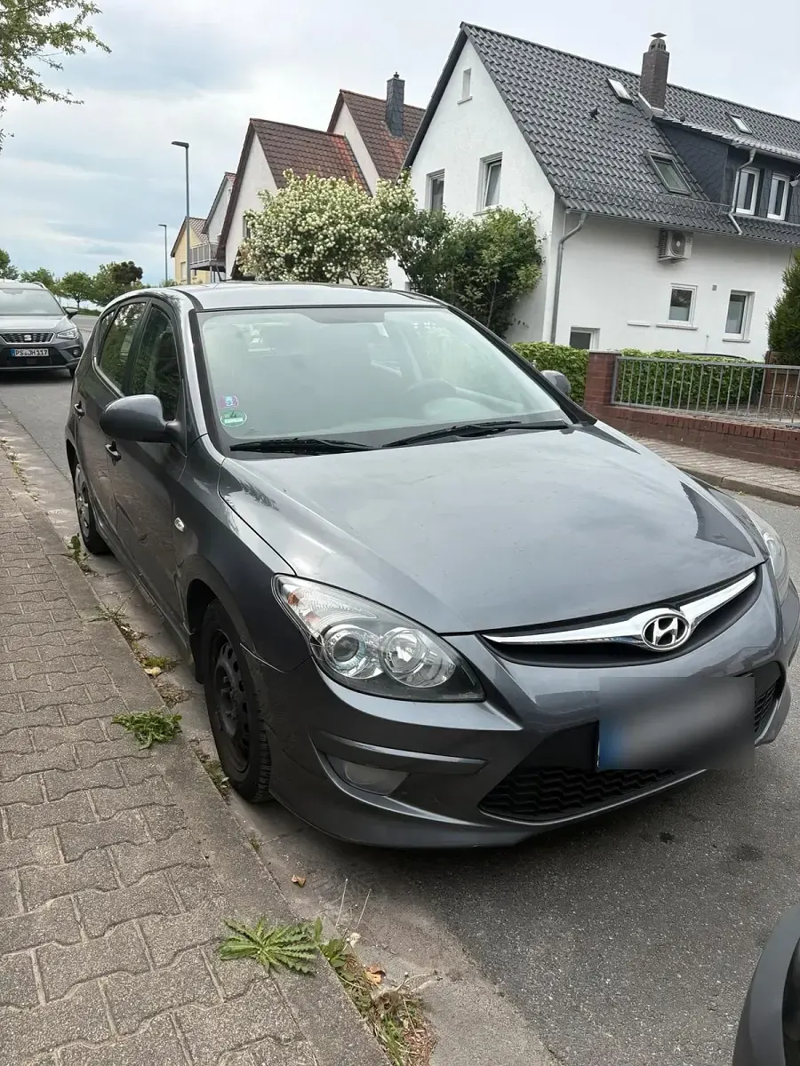 Gebraucht Hyundai i30 90 PS (66 kW) 2010 Grau Kleinwagen