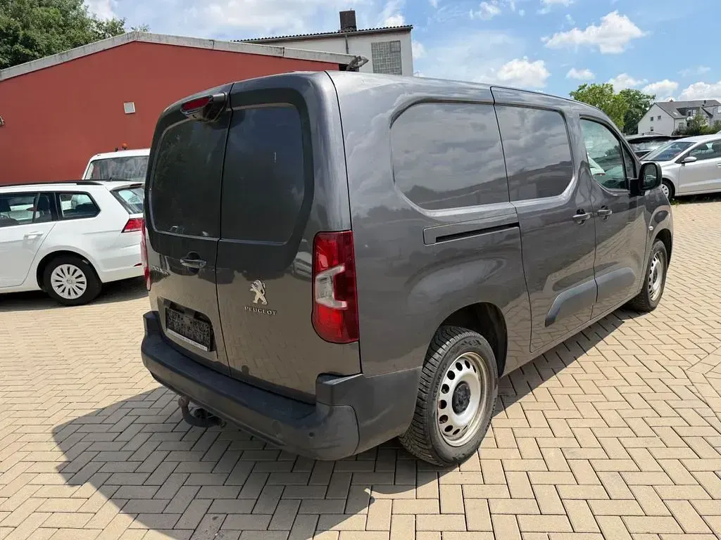 Gebraucht Peugeot Partner 131 PS (96 kW) 2018 Grau Van / Kleinbus