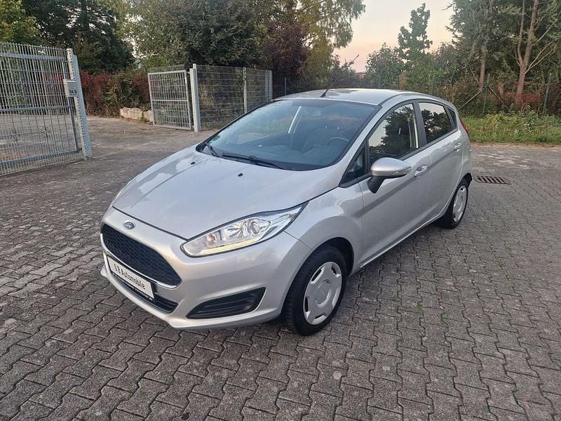 Silber Gebraucht 2017 Ford Fiesta Cool & Sound Edition Kleinwagen | 8.950 € (Fairer Preis) - Bild 1/4