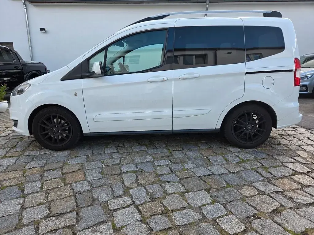 Gebraucht Ford Tourneo Courier Trend 101 PS (74 kW) 2018 Weiß Van / Kleinbus
