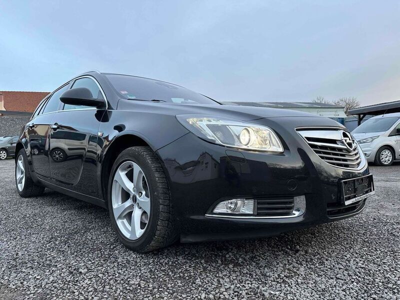 Karbonschw graphitschw midnigh Gebraucht 2013 Opel Insignia Innovation Kombi | 6.900 € (Etwas zu teuer) - Bild 1/4