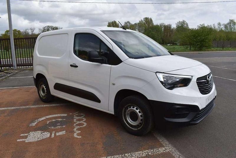 Gebraucht Opel Combo Comfort 76 PS (55 kW) 2019 Weiß Van / Kleinbus