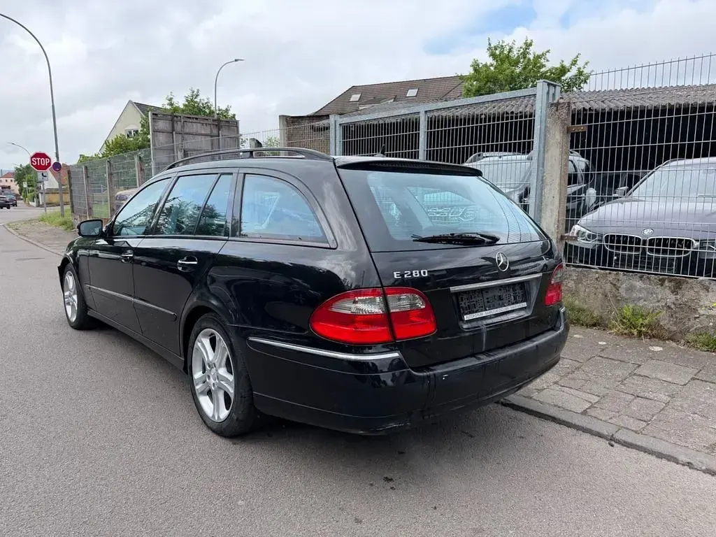 Używany Mercedes E280 231 KM (169 kW) 2006 Czarny Kombi