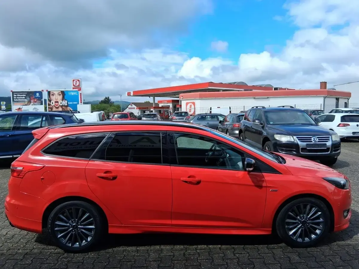 Gebraucht Ford Focus ST-Line 182 PS (133 kW) 2018 Rot Kombi