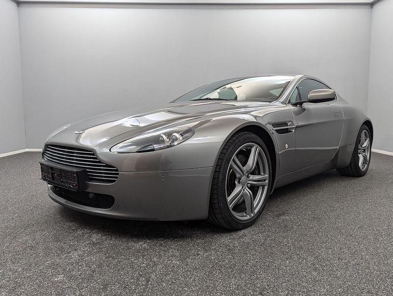 Grau Gebraucht 2008 Aston Martin V8 Vantage Coupé | 43.999 € (Fairer Preis) - Bild 1/4