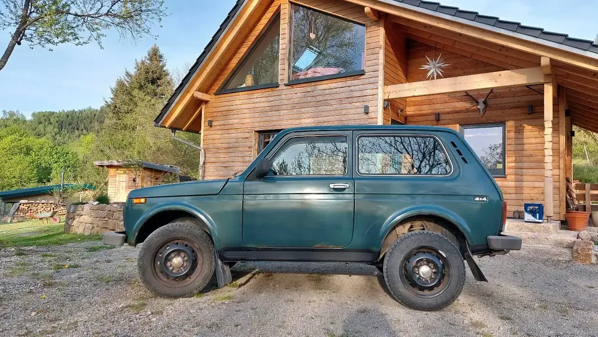 Gebraucht Lada niva 84 PS (61 kW) 2010 Grün SUV