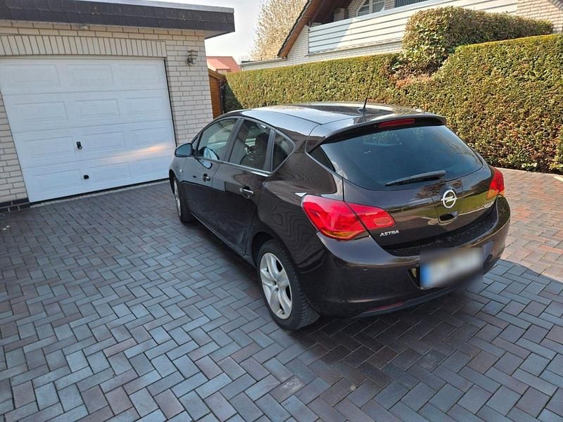 Usata Opel Astra 101 CV (74 kW) 2011 Viola Station wagon