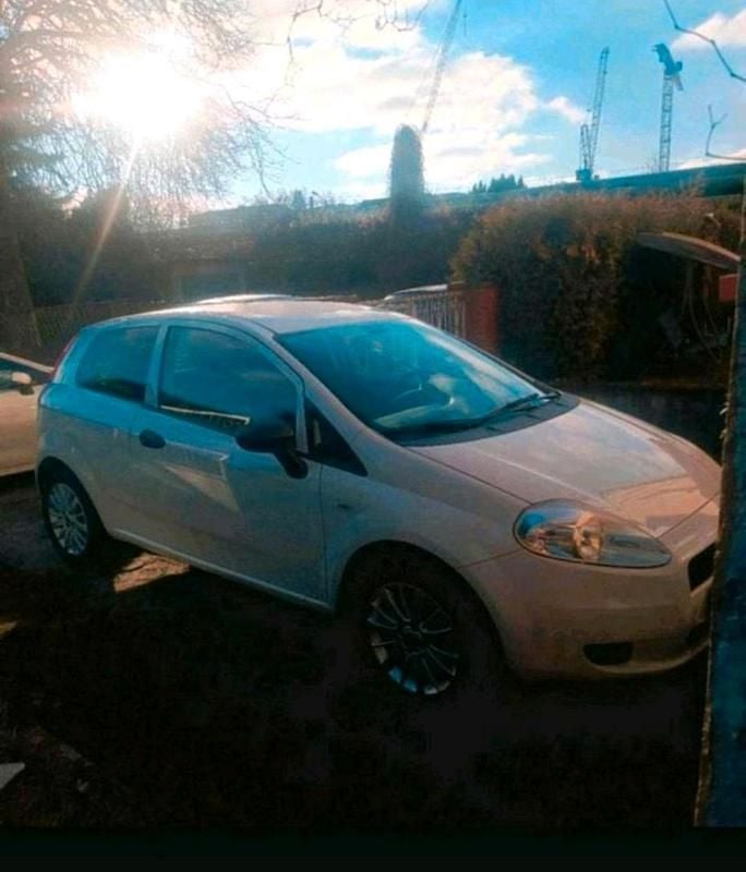 Gebraucht Fiat Punto 70 PS (51 kW) 2011 Weiß Kleinwagen