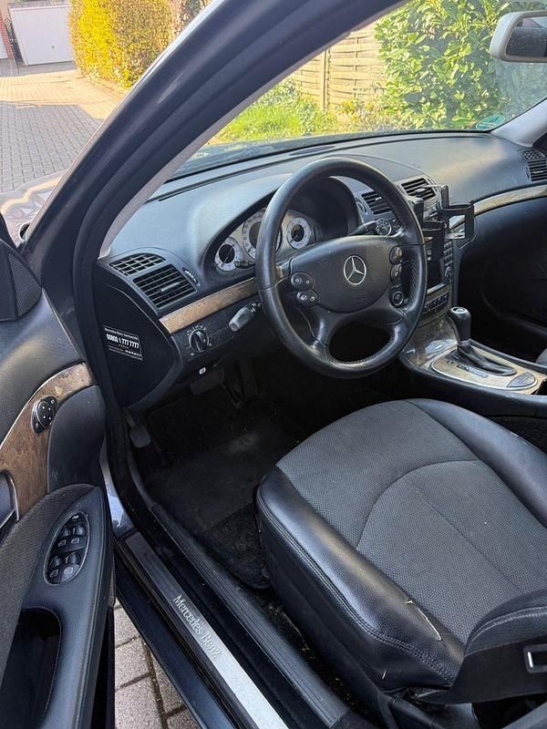 Gebraucht Mercedes E280 190 PS (139 kW) 2008 Grau Limousine