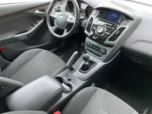Używany Ford Focus Titanium 150 KM (110 kW) 2013 Niebieski Sedan/Limuzyna